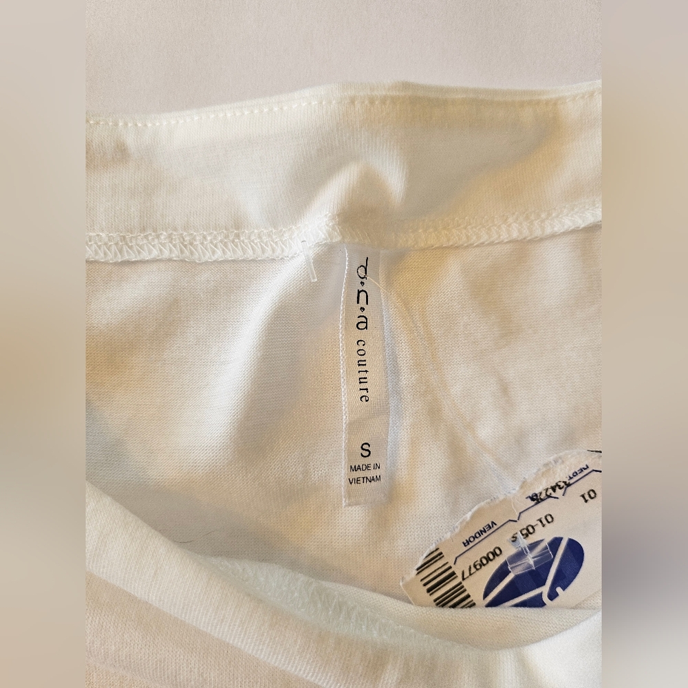 NWT White Ruffle Sleeve Top - Picture 2 of 2